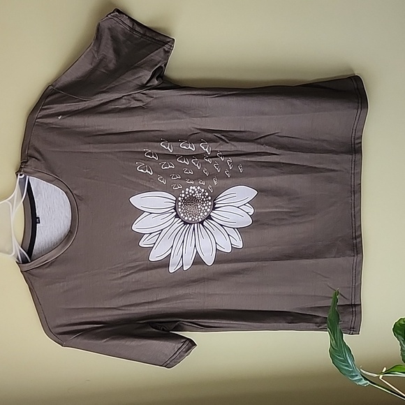 SHEIN Tops - Graphic Tee with White Floral Design sz 2x